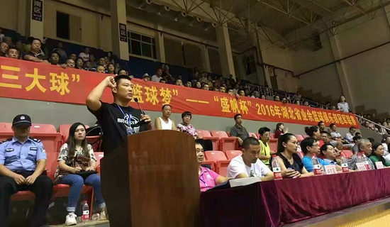运动员代表陈宝宣誓