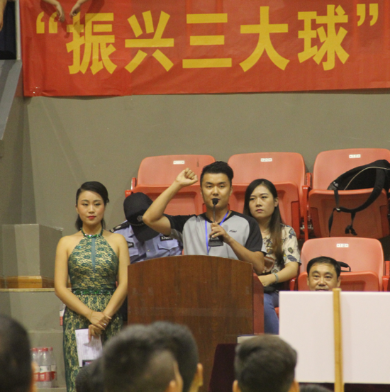 裁判员代表李朋晟宣誓