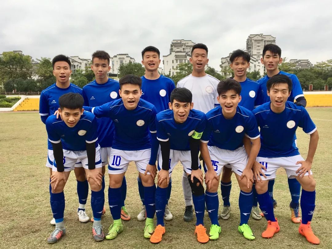 中学生足球联赛冠军_中学生联赛足球冠军是谁_中学生联赛足球冠军奖金多少
